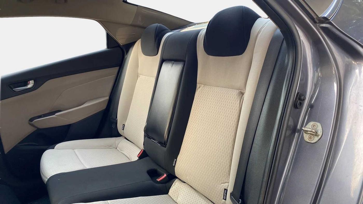 2019 Hyundai Verna 1.6 VTVT SX, Petrol, Manual, 64,183 km, Right Side Rear Door Cabin