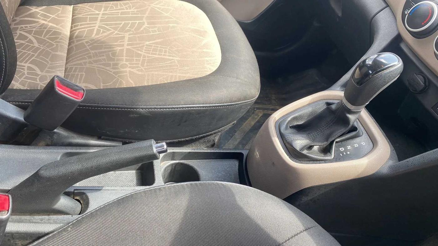 2016 Hyundai Grand i10 ASTA (O) AT 1.2 KAPPA VTVT, Petrol, Automatic, 94,705 km, Gear Lever