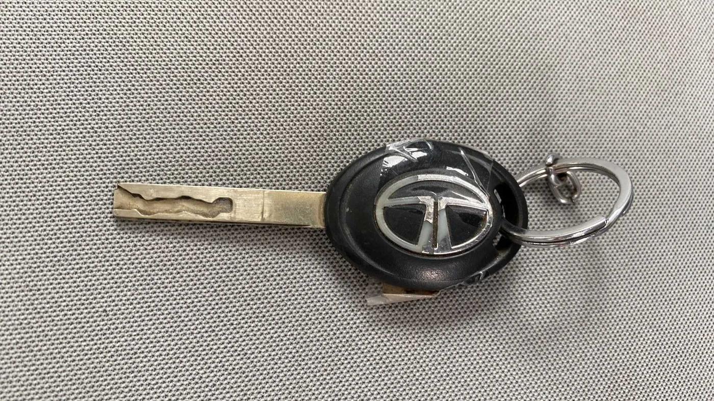 2021 Tata TIGOR XM PETROL, Petrol, Manual, 28,883 km, Key Close Up