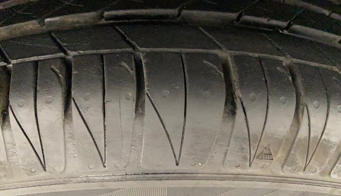 2020 Tata NEXON XMA SUNROOF PETROL, Petrol, Automatic, 35,727 km, Right Front Tyre Tread