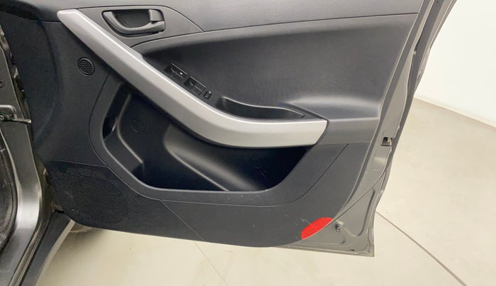2020 Tata NEXON XMA SUNROOF PETROL, Petrol, Automatic, 35,727 km, Driver Side Door Panels Control