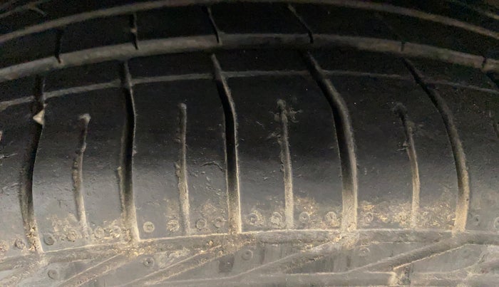 2020 Tata NEXON XMA SUNROOF PETROL, Petrol, Automatic, 35,727 km, Left Front Tyre Tread