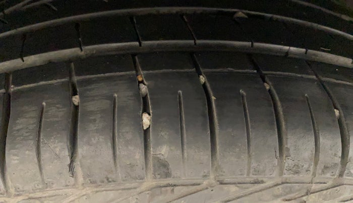2020 Tata NEXON XMA SUNROOF PETROL, Petrol, Automatic, 35,727 km, Right Rear Tyre Tread