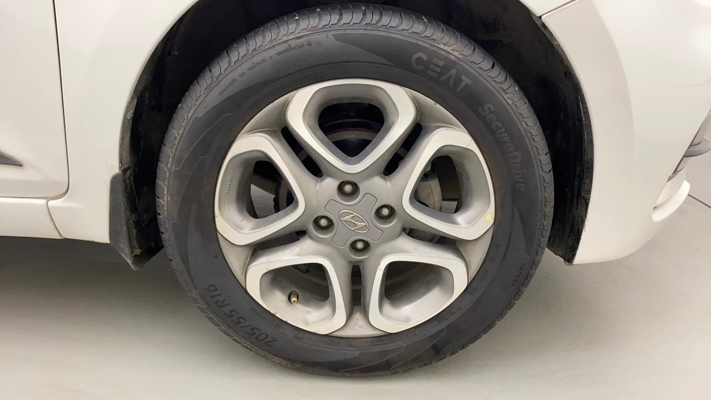 2018 Hyundai Elite i20 ASTA 1.2 DUAL TONE, Petrol, Manual, 52,661 km, Right Front Wheel