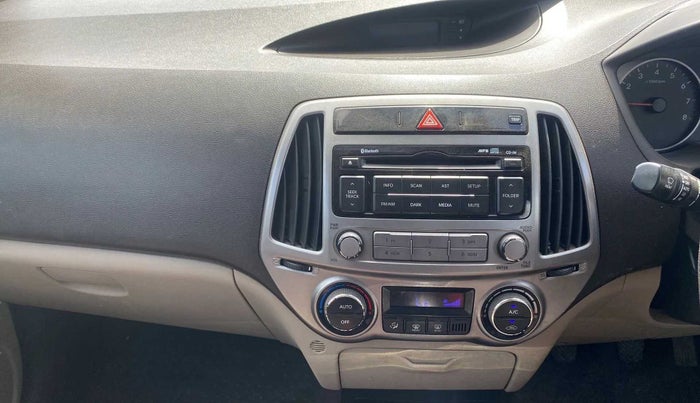 2014 Hyundai i20 SPORTZ 1.2, Petrol, Manual, 64,059 km, AC Unit - Front vent has minor damage