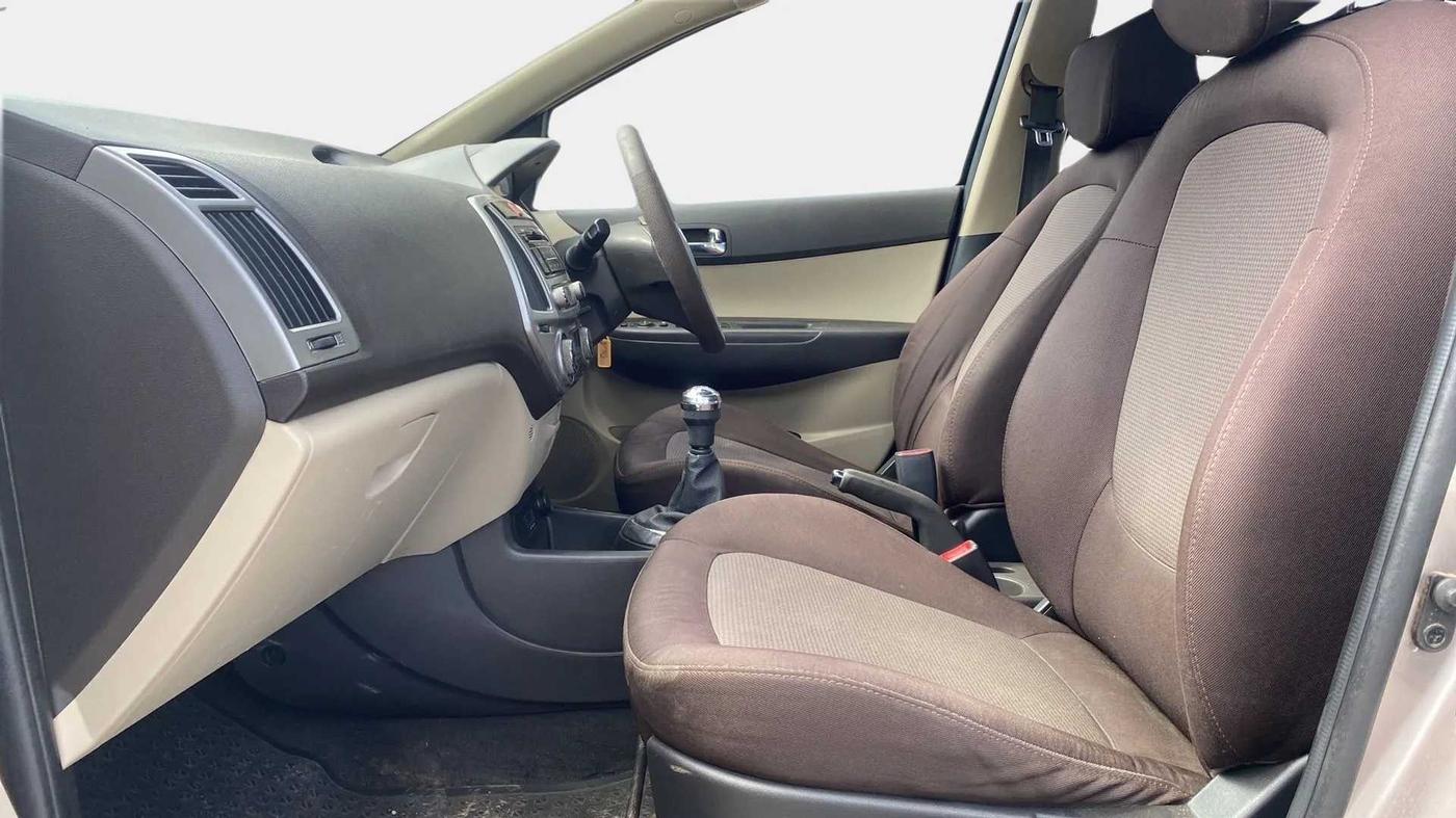 2014 Hyundai i20 SPORTZ 1.2, Petrol, Manual, 64,059 km, Right Side Front Door Cabin