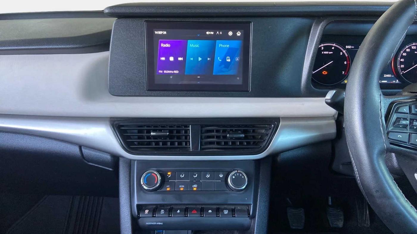 2023 Mahindra XUV700 MX P MT 5 STR, Petrol, Manual, 22,455 km, Air Conditioner
