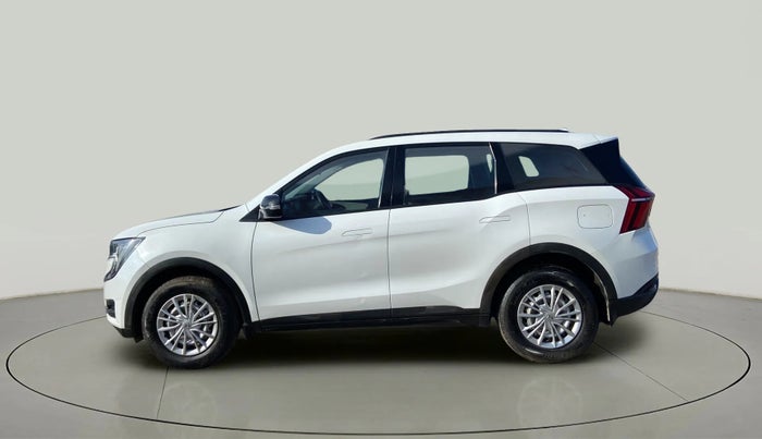 2023 Mahindra XUV700 MX P MT 5 STR, Petrol, Manual, 22,455 km, Left Side