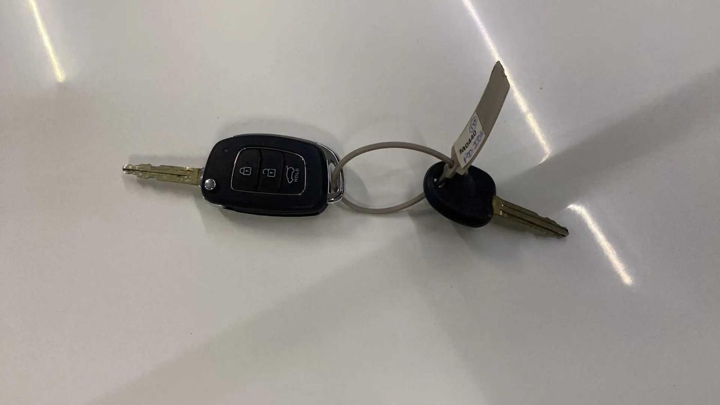 2022 Hyundai VENUE S+ 1.2, Petrol, Manual, 26,508 km, Key Close Up