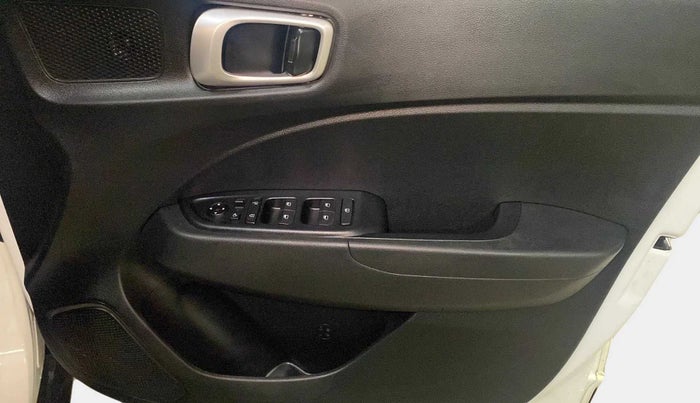 2022 Hyundai VENUE S+ 1.2, Petrol, Manual, 26,508 km, Driver Side Door Panels Control