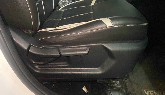 2022 Hyundai VENUE S+ 1.2, Petrol, Manual, 26,508 km, Driver Side Adjustment Panel
