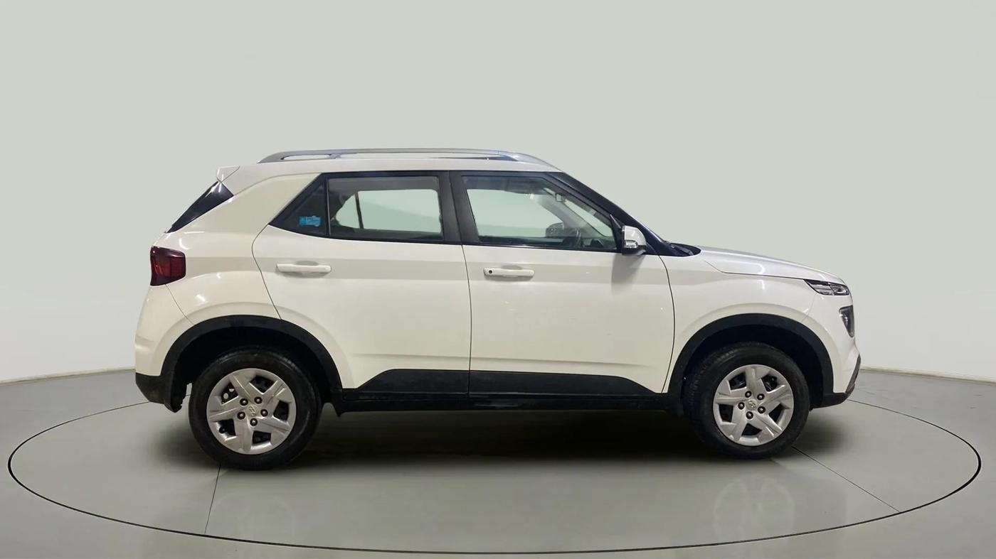 2022 Hyundai VENUE S+ 1.2, Petrol, Manual, 26,508 km, Right Side View