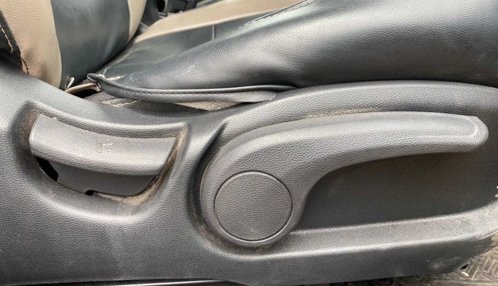 2019 Hyundai Elite i20 SPORTZ PLUS 1.2, Petrol, Manual, 44,130 km, Driver Side Adjustment Panel