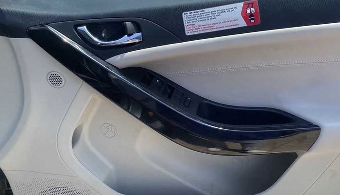 2020 Tata NEXON XZA PLUS (O) PETROL DUAL TONE, Petrol, Automatic, 14,563 km, Driver Side Door Panels Control
