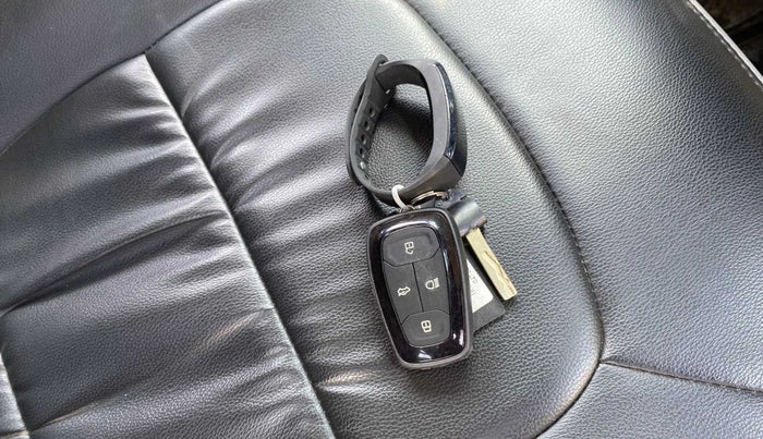 2020 Tata NEXON XZA PLUS (O) PETROL DUAL TONE, Petrol, Automatic, 14,563 km, Key Close Up