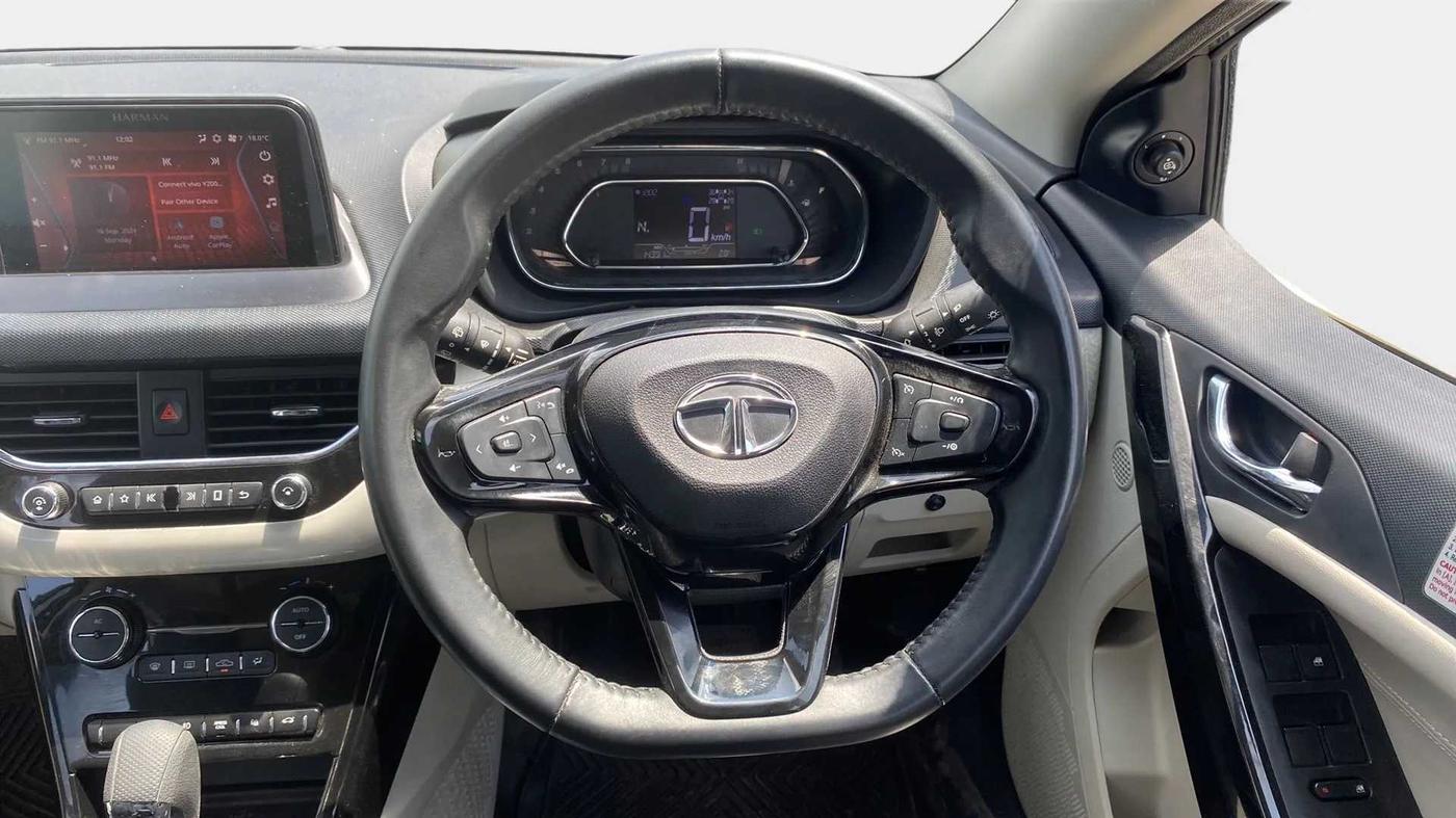 2020 Tata NEXON XZA PLUS (O) PETROL DUAL TONE, Petrol, Automatic, 14,563 km, Steering Wheel Close Up