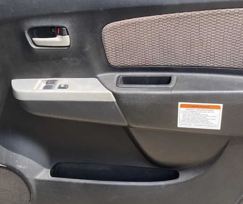 2013 Maruti Wagon R 1.0 LXI CNG, CNG, Manual, 51,559 km, Driver Side Door Panels Control