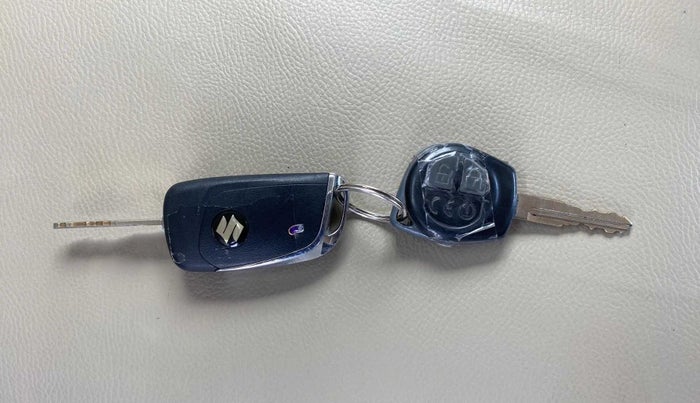 2014 Maruti Swift VXI, Petrol, Manual, 79,520 km, Key Close Up