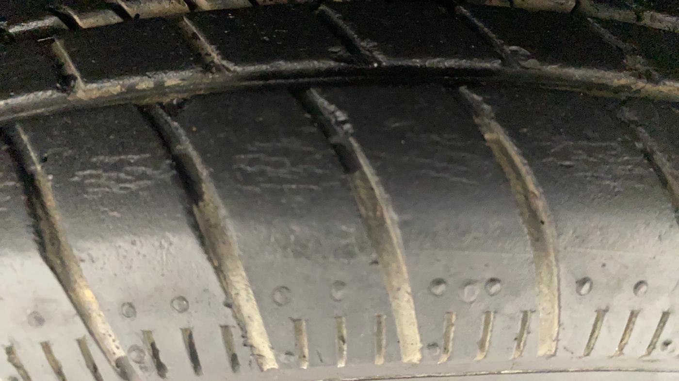 2017 Maruti Celerio ZXI AMT (O), Petrol, Automatic, 32,184 km, Left Front Tyre Tread