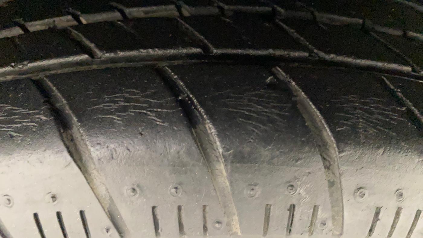 2017 Maruti Celerio ZXI AMT (O), Petrol, Automatic, 32,184 km, Right Front Tyre Tread