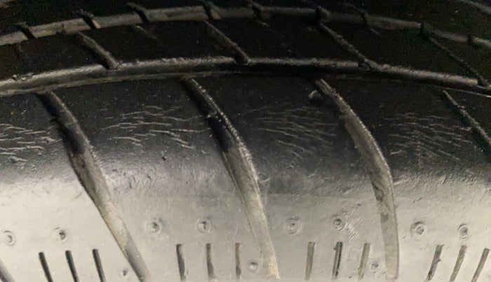 2017 Maruti Celerio ZXI AMT (O), Petrol, Automatic, 32,184 km, Right Front Tyre Tread