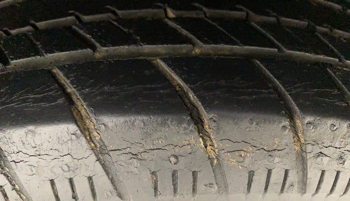 2017 Maruti Celerio ZXI AMT (O), Petrol, Automatic, 32,184 km, Left Rear Tyre Tread