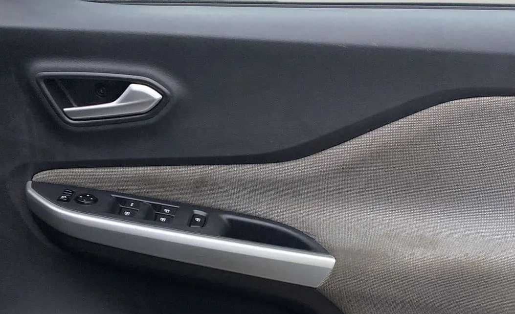 2022 Nissan MAGNITE XV EXECUTIVE, Petrol, Manual, 24,479 km, Driver Side Door Panels Control