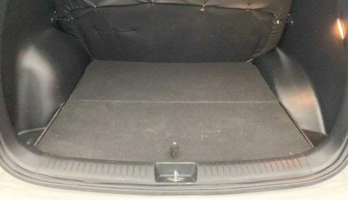 2017 Hyundai Creta E PLUS 1.6 PETROL, Petrol, Manual, 32,146 km, Boot Inside
