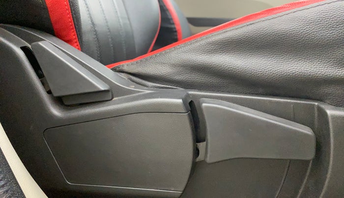 2022 Renault TRIBER RXZ AMT, Petrol, Automatic, 8,177 km, Driver Side Adjustment Panel