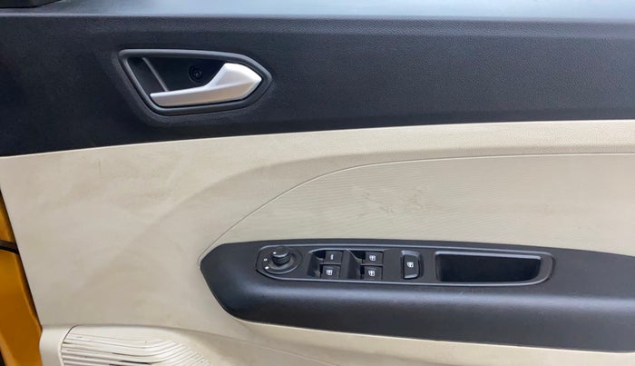 2022 Renault TRIBER RXZ AMT, Petrol, Automatic, 8,177 km, Driver Side Door Panels Control