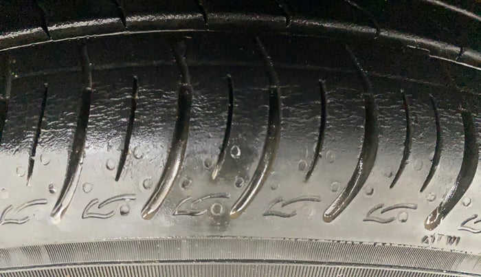 2022 Renault TRIBER RXZ AMT, Petrol, Automatic, 8,177 km, Left Front Tyre Tread