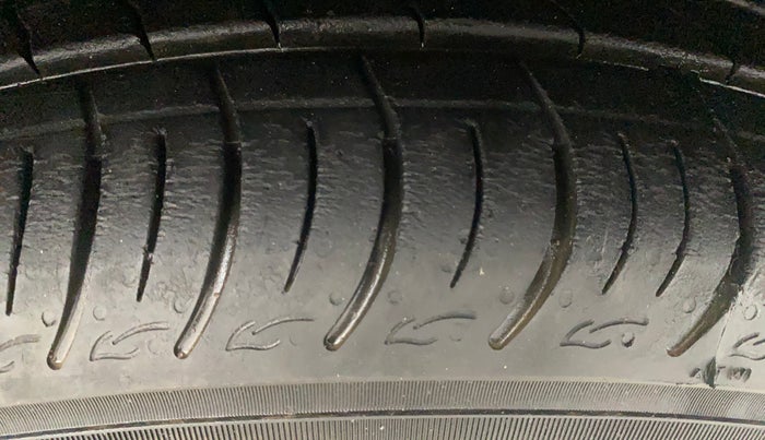 2022 Renault TRIBER RXZ AMT, Petrol, Automatic, 8,177 km, Right Front Tyre Tread