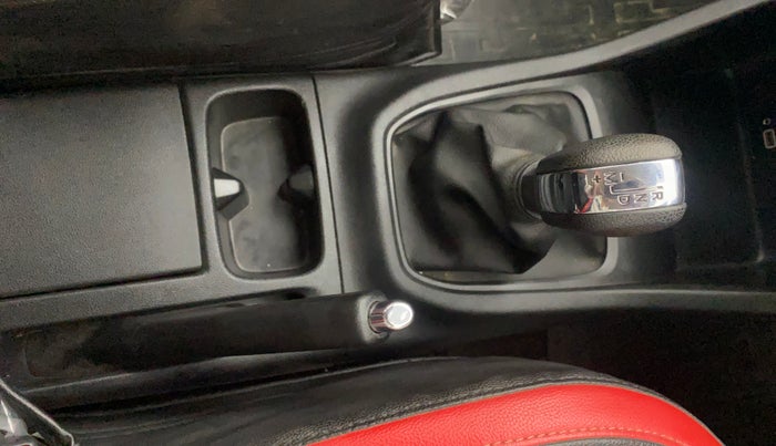 2022 Renault TRIBER RXZ AMT, Petrol, Automatic, 8,177 km, Gear Lever