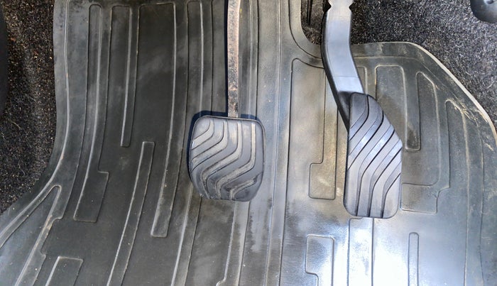 2022 Renault TRIBER RXZ AMT, Petrol, Automatic, 8,177 km, Pedals