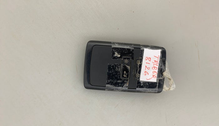 2022 Renault TRIBER RXZ AMT, Petrol, Automatic, 8,177 km, Key Close Up