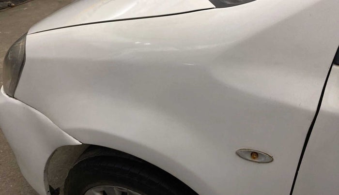 2011 Toyota Etios G, Petrol, Manual, 1,01,740 km, Left fender - Lining missing