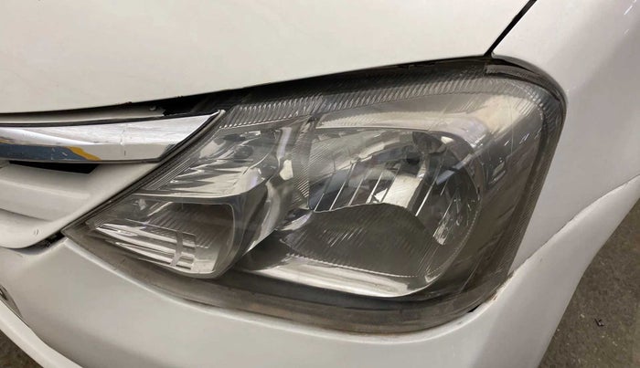 2011 Toyota Etios G, Petrol, Manual, 1,01,740 km, Left headlight - Clamp has minor damage