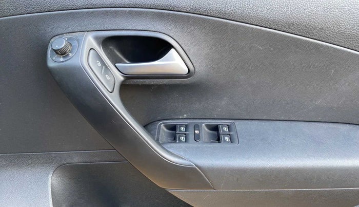 2019 Volkswagen Polo HIGHLINE PLUS 1.0, Petrol, Manual, 46,821 km, Driver Side Door Panels Control