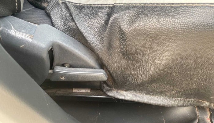 2017 Maruti Alto 800 LXI, Petrol, Manual, 28,267 km, Driver Side Adjustment Panel