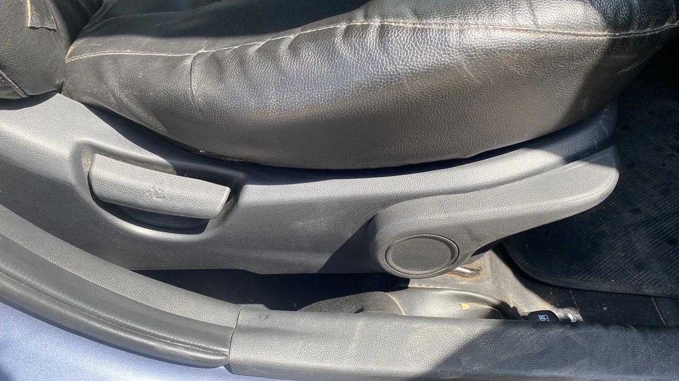 2014 Hyundai Xcent S AT 1.2 (O), Petrol, Automatic, 88,192 km, Driver Side Adjustment Panel