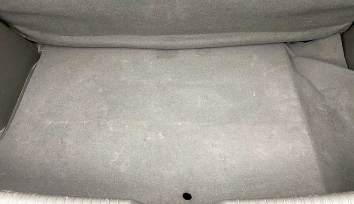 2013 Hyundai i10 ERA 1.1, Petrol, Manual, 20,462 km, Boot Inside
