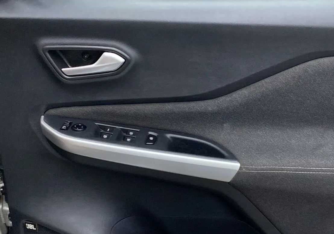 2022 Nissan MAGNITE XV PREMIUM TURBO (O) CVT, Petrol, Automatic, 35,277 km, Driver Side Door Panels Control
