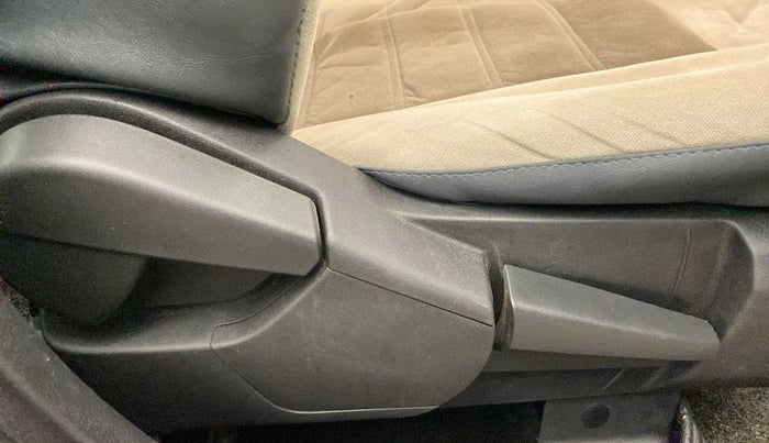 2022 Nissan MAGNITE XV PREMIUM TURBO (O) CVT, Petrol, Automatic, 35,277 km, Driver Side Adjustment Panel