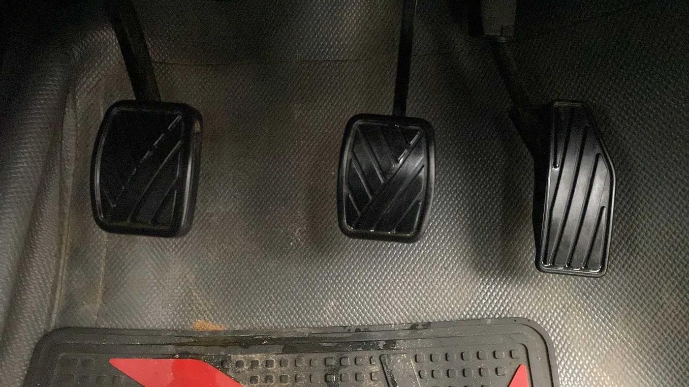 2019 Maruti Swift VXI, Petrol, Manual, 29,056 km, Pedals