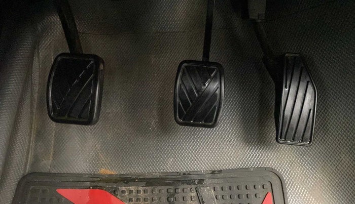 2019 Maruti Swift VXI, Petrol, Manual, 29,056 km, Pedals
