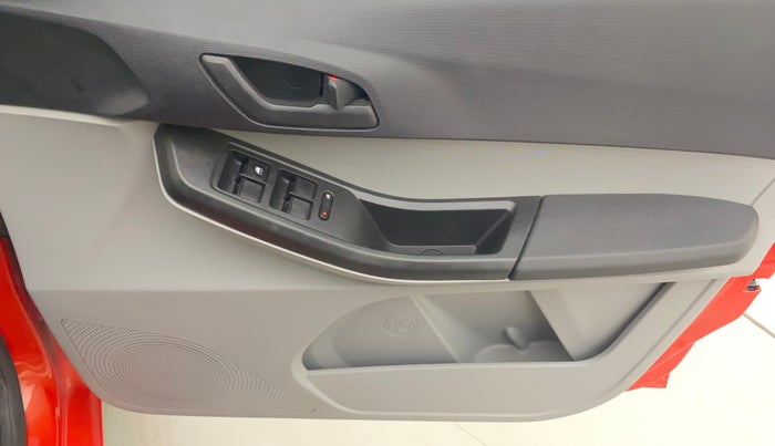 2021 Tata Tiago XT (O) PETROL, Petrol, Manual, 18,976 km, Driver Side Door Panels Control