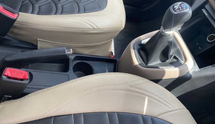 2015 Hyundai Xcent SX 1.2, CNG, Manual, 69,039 km, Gear Lever