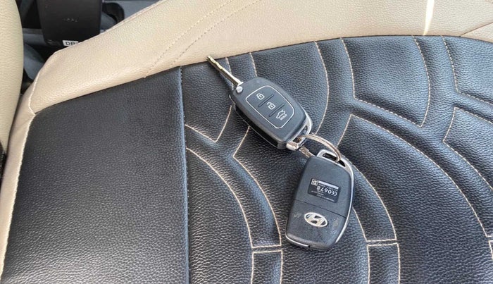 2015 Hyundai Xcent SX 1.2, CNG, Manual, 69,039 km, Key Close Up