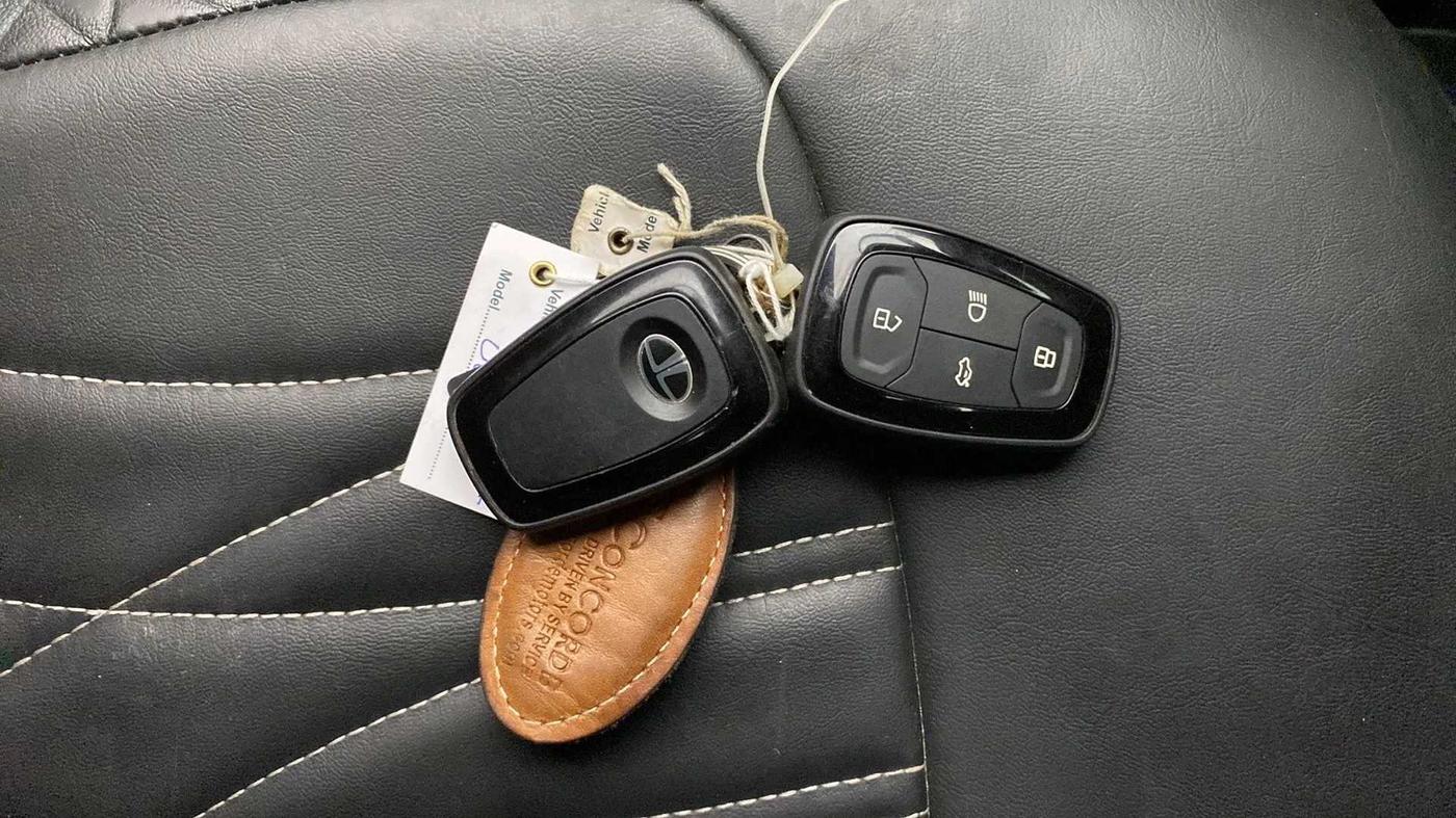2018 Tata NEXON XZ PLUS PETROL, Petrol, Manual, 19,218 km, Key Close Up
