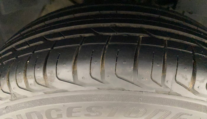 2021 Tata NEXON XMA SUNROOF PETROL, Petrol, Automatic, 34,594 km, Right Front Tyre Tread